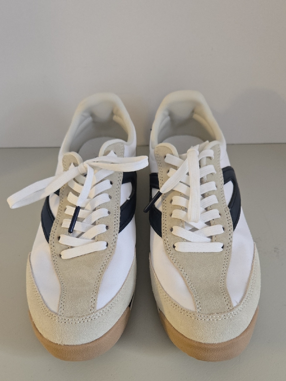 Like New! Tretorn Rawlins Women's Kristine Sneakers, White & Navy, size 7.5